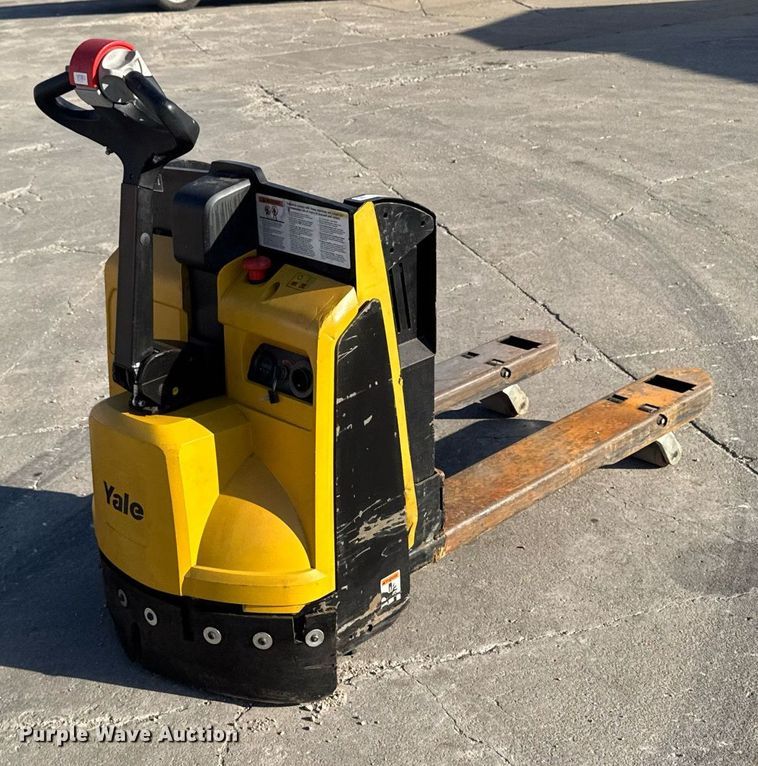 image for item EM3562 Yale MPB045VGN24T2646 pallet jack