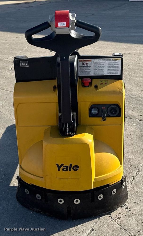 image for item EM3562 Yale MPB045VGN24T2646 pallet jack