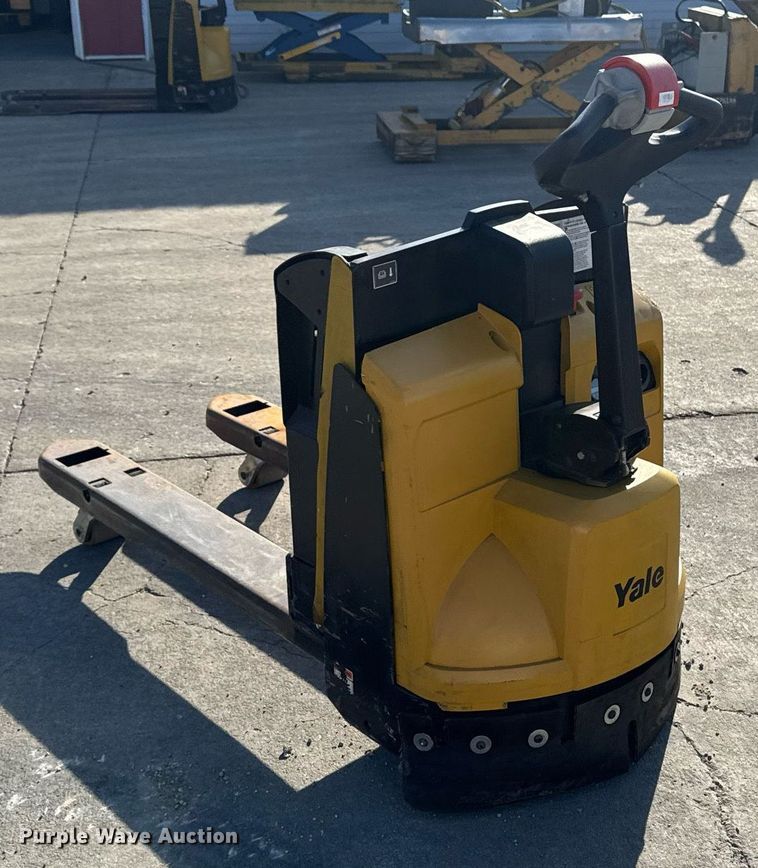 image for item EM3562 Yale MPB045VGN24T2646 pallet jack
