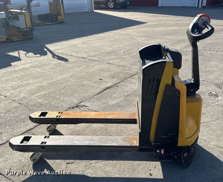 image for item EM3562 Yale MPB045VGN24T2646 pallet jack