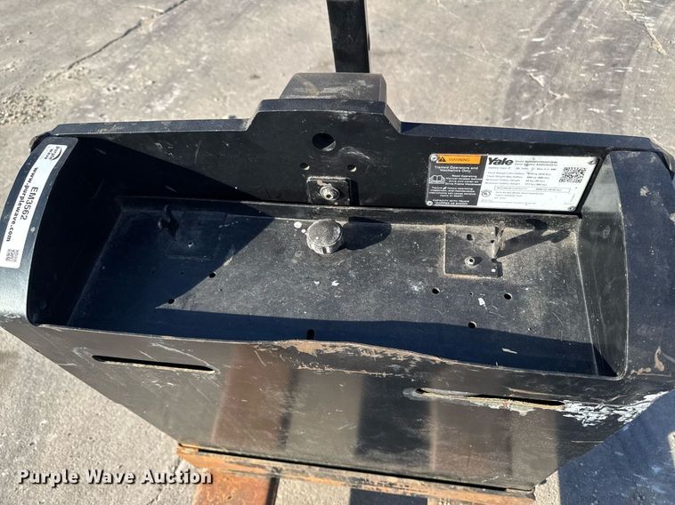 image for item EM3562 Yale MPB045VGN24T2646 pallet jack