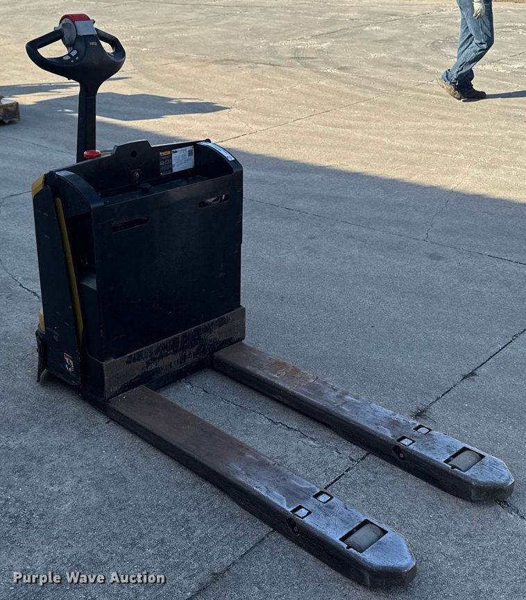 image for item EM3563 Yale MPB045VGN24T2646 pallet Jack