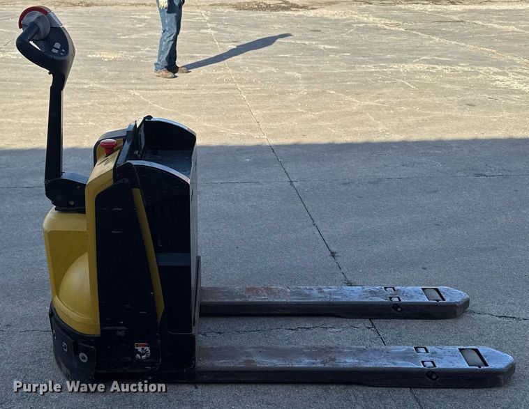 image for item EM3563 Yale MPB045VGN24T2646 pallet Jack