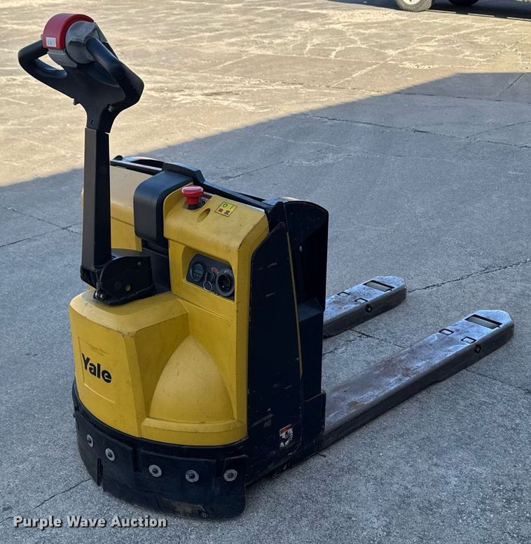 image for item EM3563 Yale MPB045VGN24T2646 pallet Jack