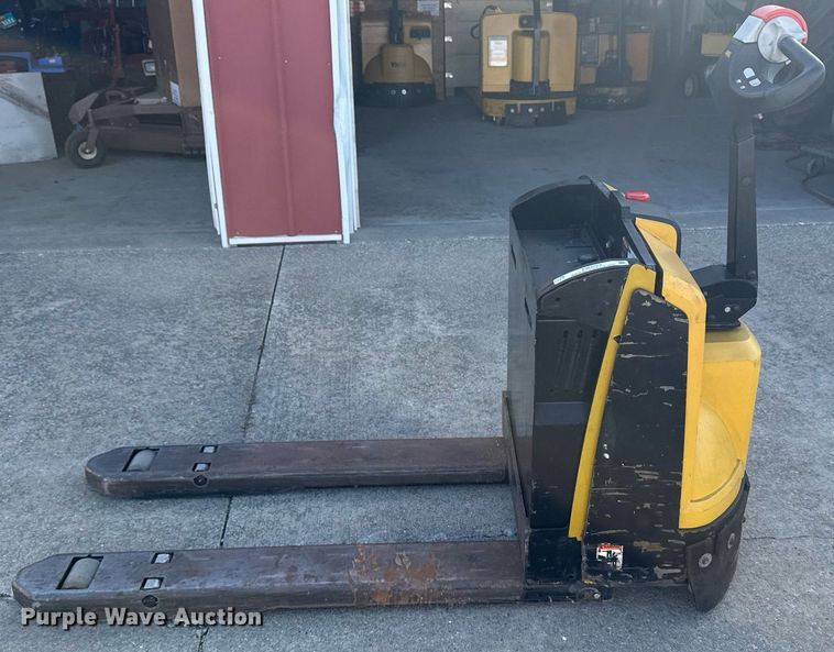 image for item EM3563 Yale MPB045VGN24T2646 pallet Jack