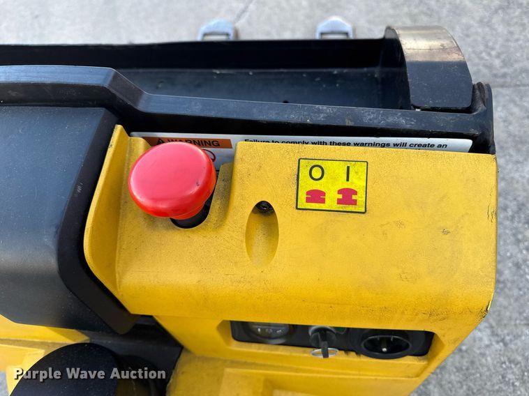 image for item EM3563 Yale MPB045VGN24T2646 pallet Jack