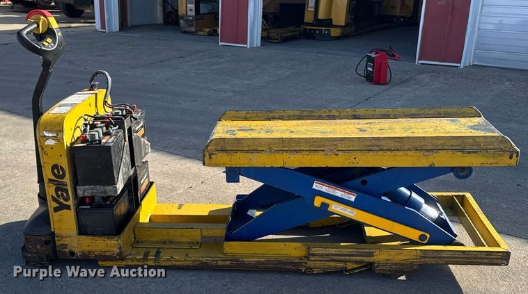 image for item EM3564 Yale MPB040-EN24T2748 pallet jack
