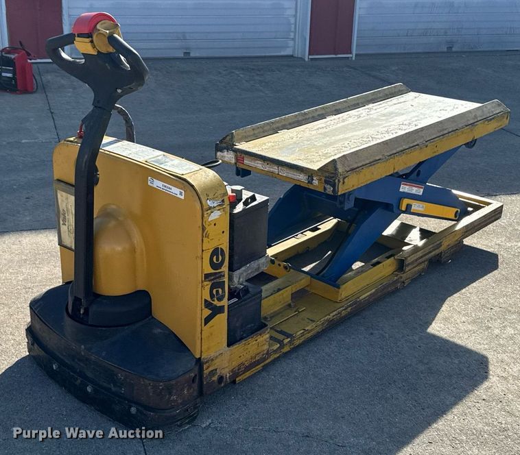 image for item EM3564 Yale MPB040-EN24T2748 pallet jack