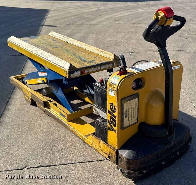 image for item EM3564 Yale MPB040-EN24T2748 pallet jack