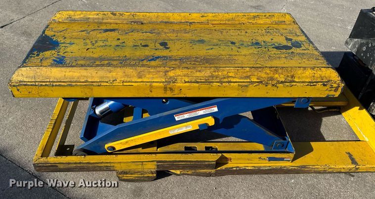 image for item EM3564 Yale MPB040-EN24T2748 pallet jack