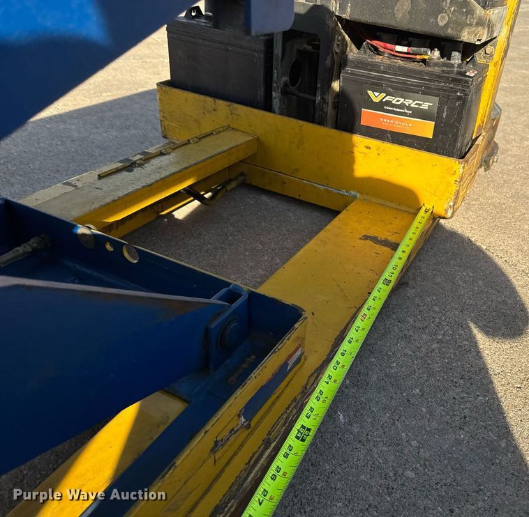 image for item EM3564 Yale MPB040-EN24T2748 pallet jack