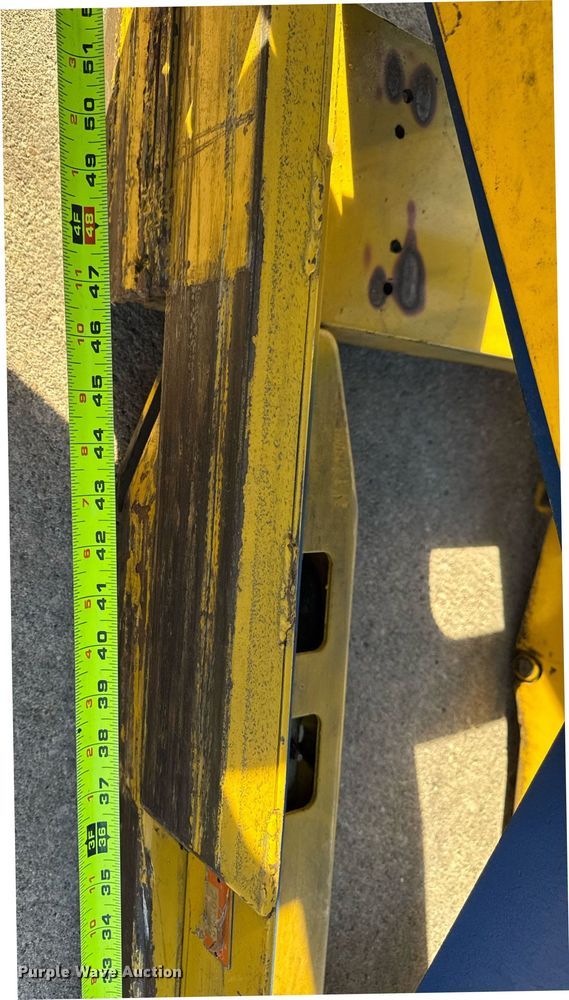 image for item EM3564 Yale MPB040-EN24T2748 pallet jack