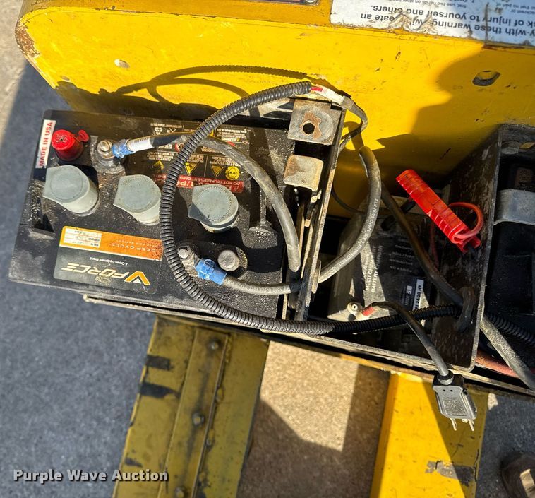 image for item EM3564 Yale MPB040-EN24T2748 pallet jack