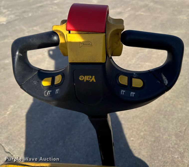 image for item EM3564 Yale MPB040-EN24T2748 pallet jack