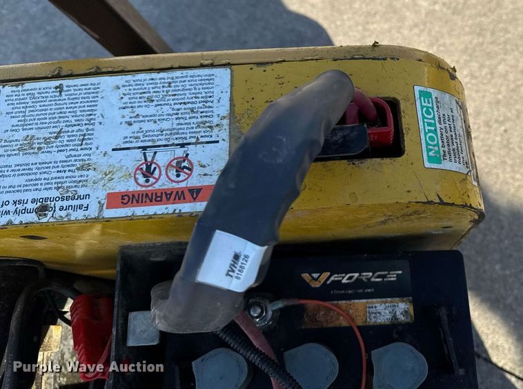 image for item EM3564 Yale MPB040-EN24T2748 pallet jack