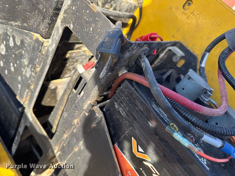 image for item EM3564 Yale MPB040-EN24T2748 pallet jack