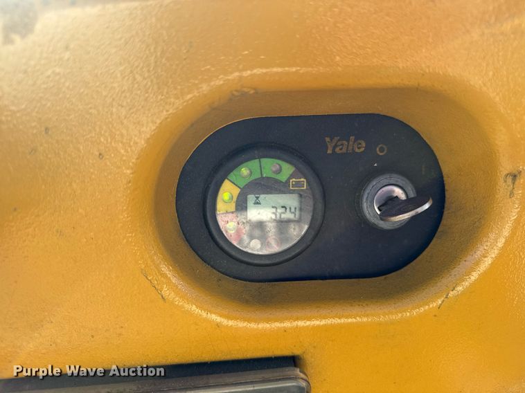 image for item EM3564 Yale MPB040-EN24T2748 pallet jack