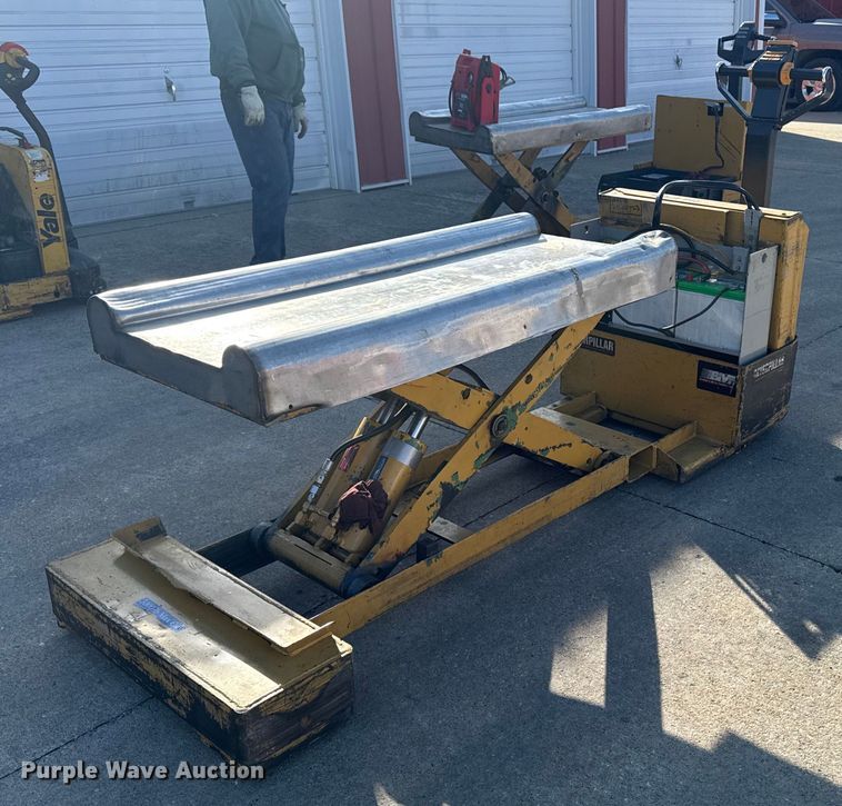 image for item EM3565 Caterpillar NPP40 lift table