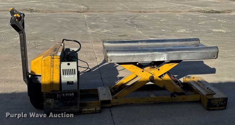 image for item EM3565 Caterpillar NPP40 lift table