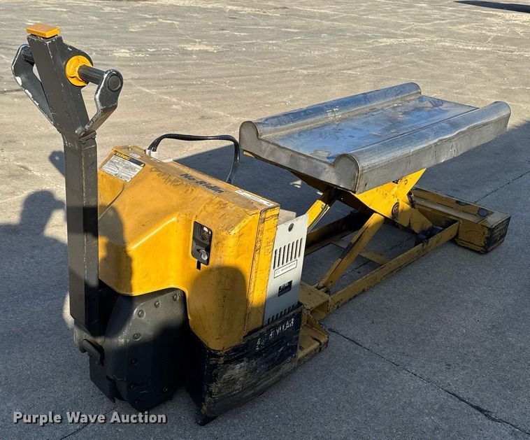 image for item EM3565 Caterpillar NPP40 lift table