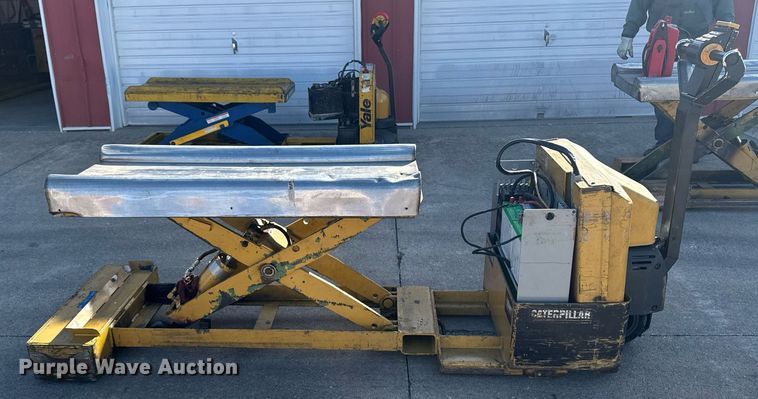 image for item EM3565 Caterpillar NPP40 lift table