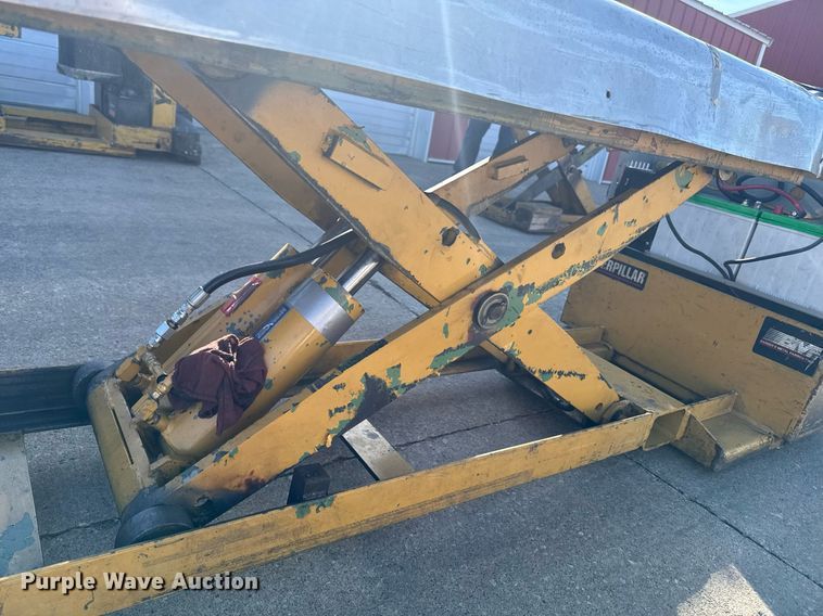 image for item EM3565 Caterpillar NPP40 lift table