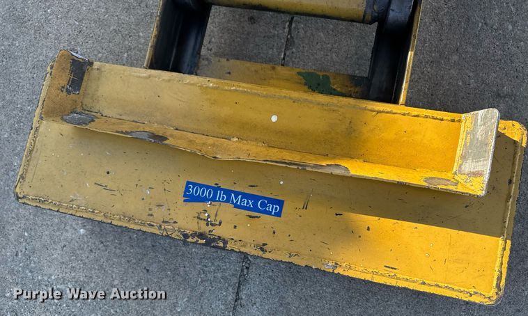 image for item EM3565 Caterpillar NPP40 lift table