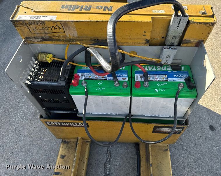 image for item EM3565 Caterpillar NPP40 lift table