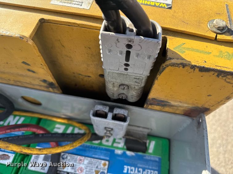 image for item EM3565 Caterpillar NPP40 lift table