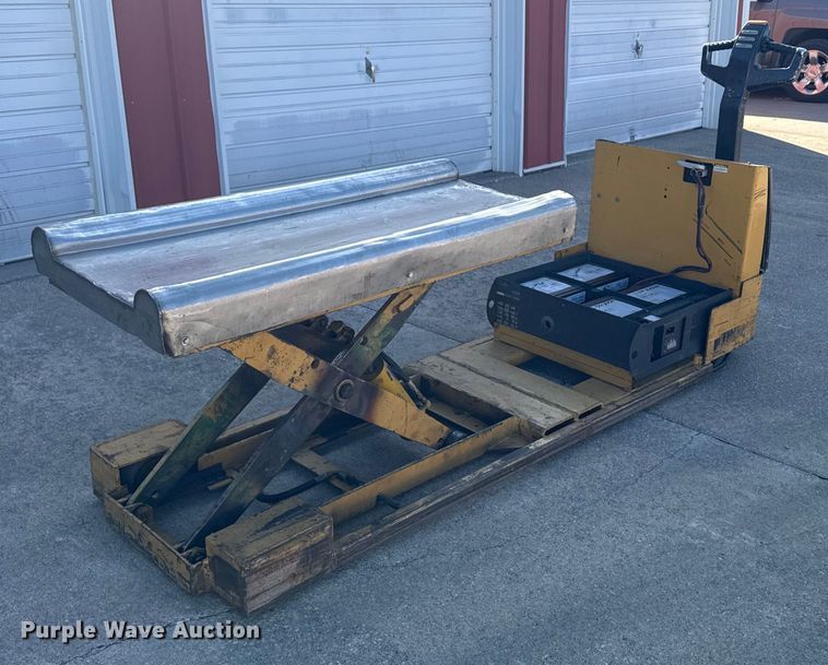 image for item EM3566 Caterpillar NPP40 lift table