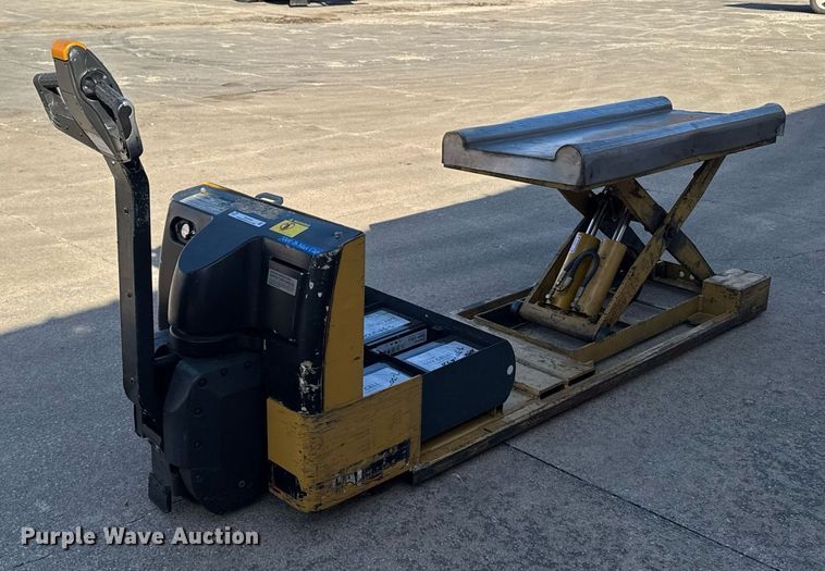 image for item EM3566 Caterpillar NPP40 lift table