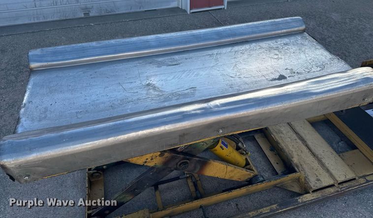 image for item EM3566 Caterpillar NPP40 lift table