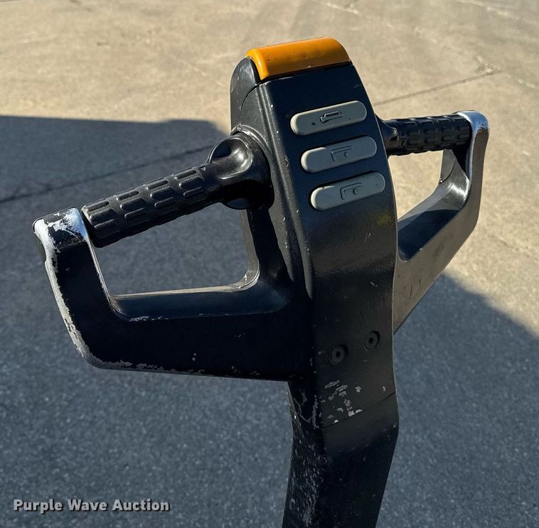 image for item EM3566 Caterpillar NPP40 lift table