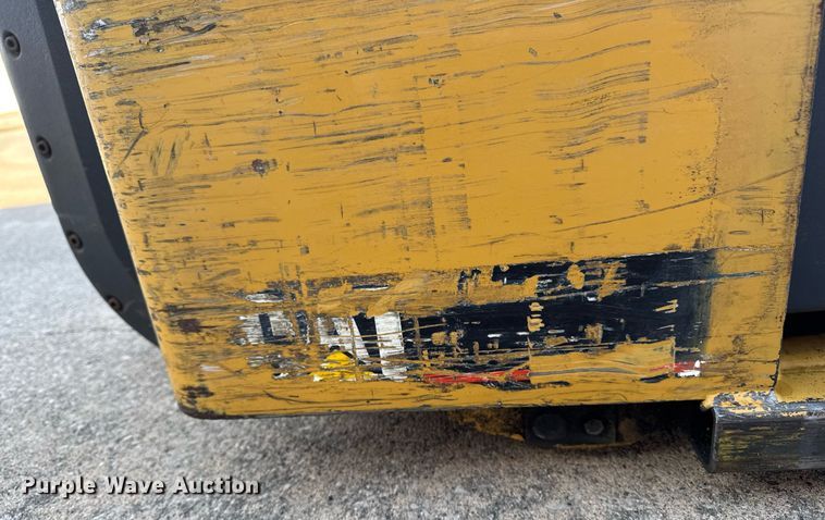 image for item EM3566 Caterpillar NPP40 lift table