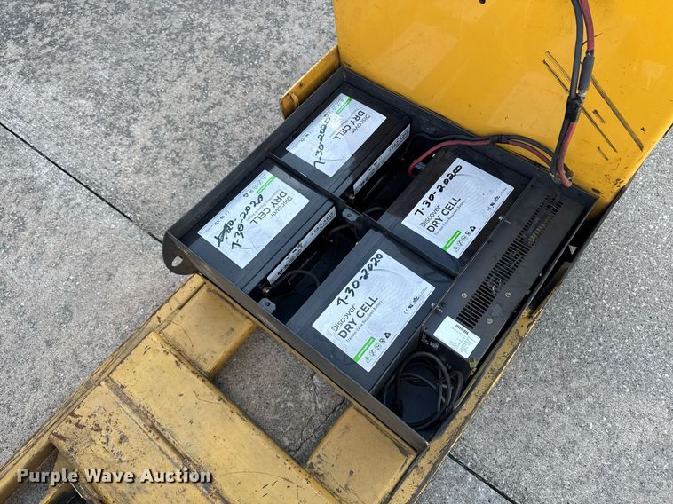 image for item EM3566 Caterpillar NPP40 lift table