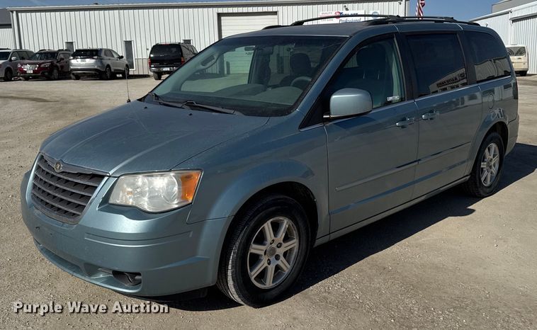 image for item EM3575 2008 Chrysler Town & Country van