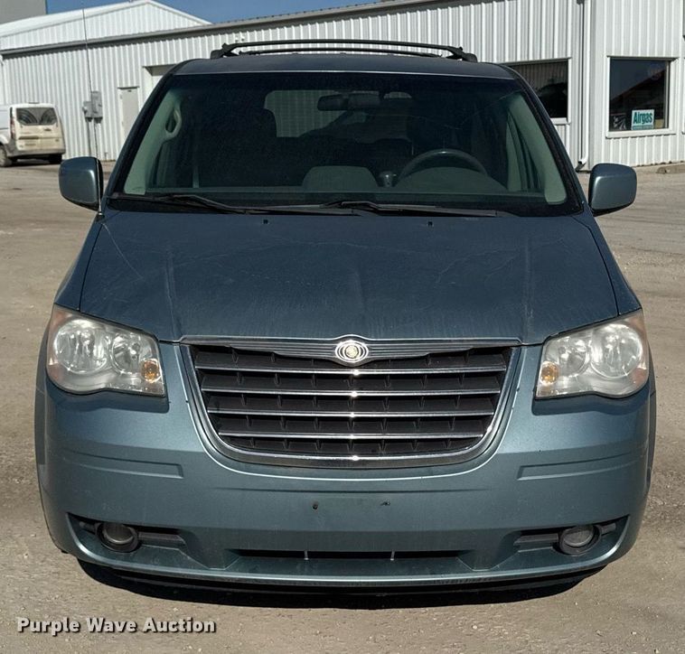 image for item EM3575 2008 Chrysler Town & Country van