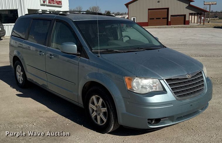 image for item EM3575 2008 Chrysler Town & Country van