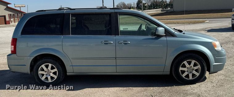 image for item EM3575 2008 Chrysler Town & Country van