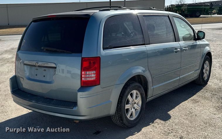image for item EM3575 2008 Chrysler Town & Country van