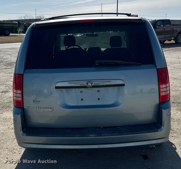 image for item EM3575 2008 Chrysler Town & Country van