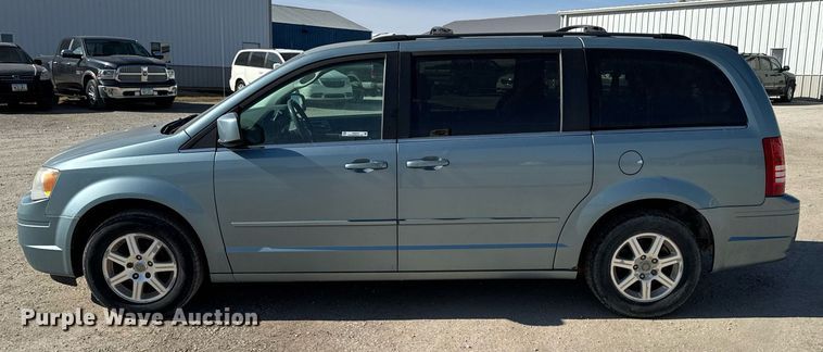 image for item EM3575 2008 Chrysler Town & Country van