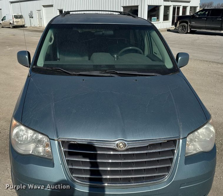 image for item EM3575 2008 Chrysler Town & Country van