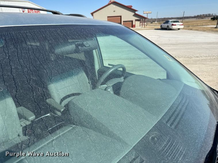 image for item EM3575 2008 Chrysler Town & Country van