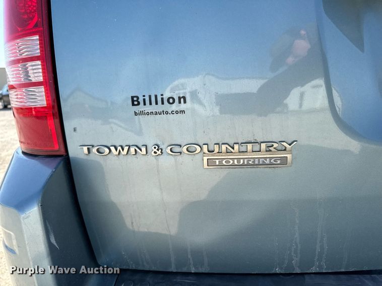 image for item EM3575 2008 Chrysler Town & Country van