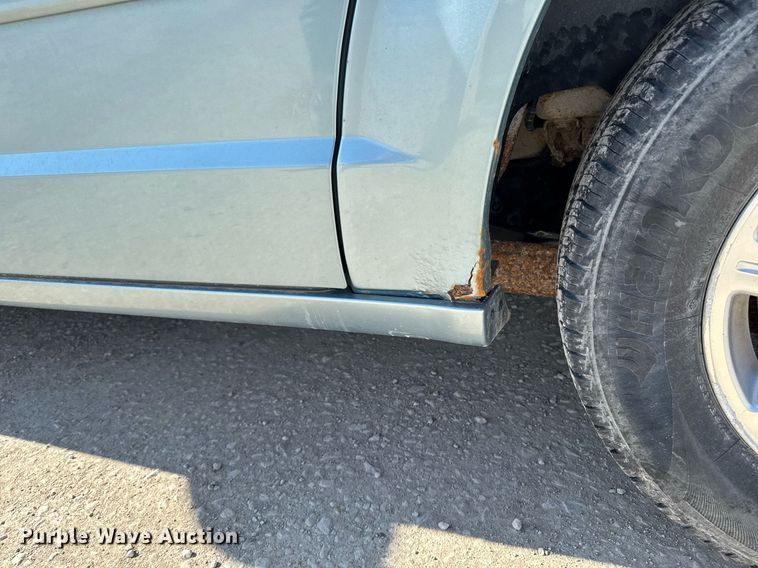 image for item EM3575 2008 Chrysler Town & Country van