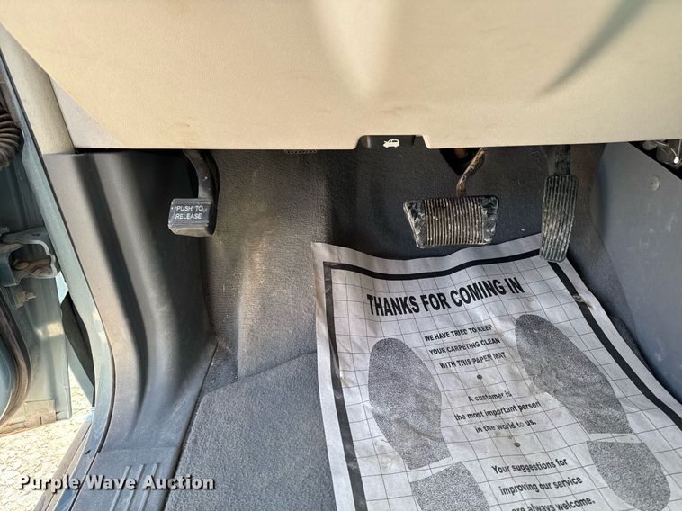 image for item EM3575 2008 Chrysler Town & Country van