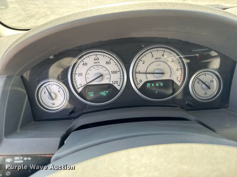 image for item EM3575 2008 Chrysler Town & Country van