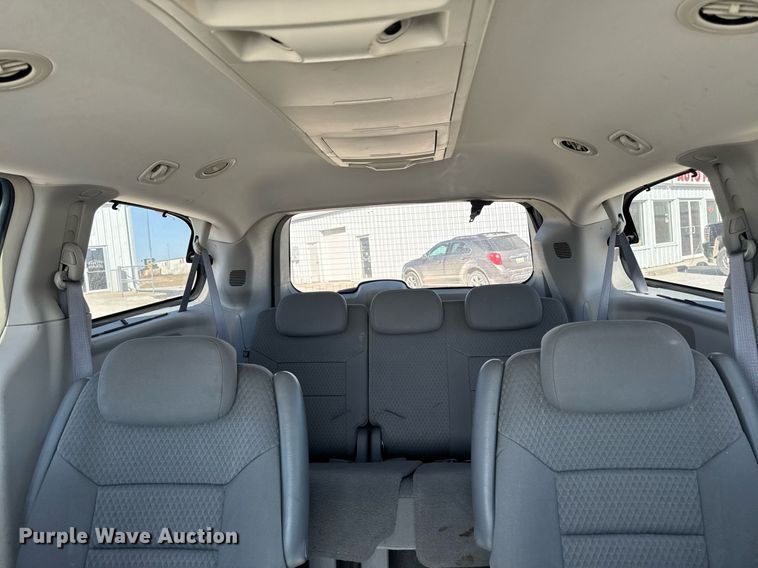 image for item EM3575 2008 Chrysler Town & Country van