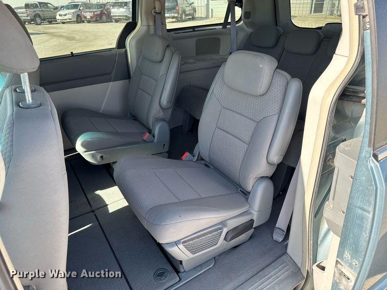 image for item EM3575 2008 Chrysler Town & Country van